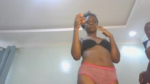 Snapshot of petite_luxe1 chatting on July 23, 11:41 am Luxe online show from July 23, 11:41 am