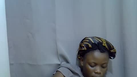 petite_melan online show from October 1, 7:20 pm