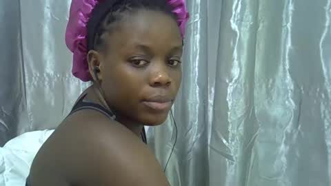 petite_melan online show from October 22, 8:30 pm