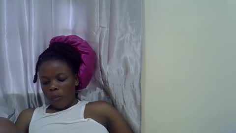petite_melan online show from November 10, 5:06 am