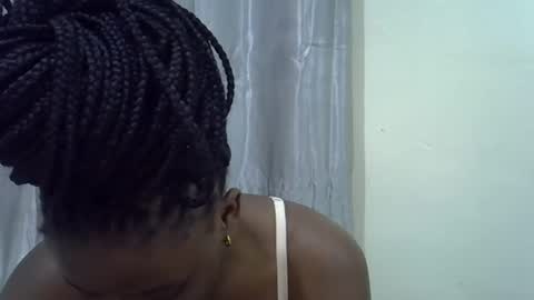 petite_melan online show from December 3, 4:27 pm