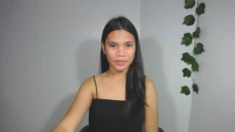 petite_pauline online show from February 16, 6:53 am
