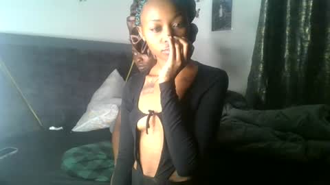 petite_queen69 online show from June 15, 10:45 pm
