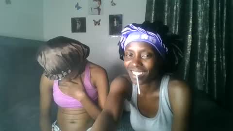 petite_queen69 online show from June 21, 10:34 pm