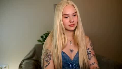 Snapshot of petite_temptresss chatting on April 16, 1:34 pm Nika online show from April 16, 1:34 pm