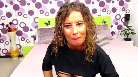 Snapshot of petitealyssa chatting on January 8, 11:32 am Alyssa online show from January 8, 11:32 am