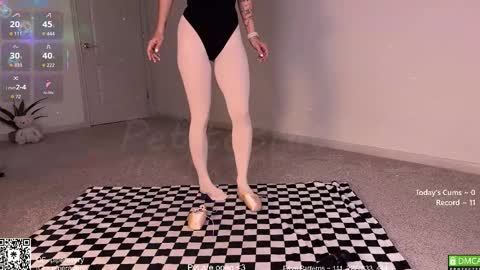 Snapshot of petitebrat chatting on October 31, 8:54 pm PiperAvery online show from October 31, 8:54 pm