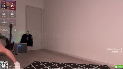 Snapshot of petitebrat chatting on November 29, 4:54 pm PiperAvery online show from November 29, 4:54 pm