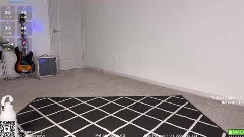 Snapshot of petitebrat chatting on December 14, 12:49 am PiperAvery online show from December 14, 12:49 am