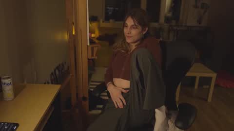 Snapshot of petitecut chatting on December 22, 4:42 am caracal online show from December 22, 4:42 am