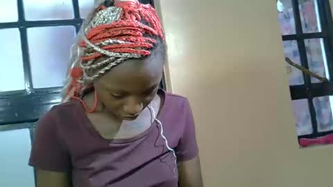 petitehunny online show from April 24, 6:05 am