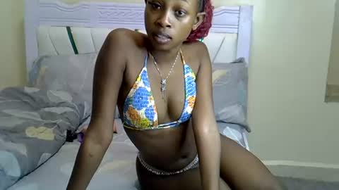 Snapshot of petitenoirr chatting on June 17, 1:34 pm petitenoirr online show from June 17, 1:34 pm