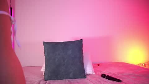 Petiteprinces online show from June 11, 2:33 am