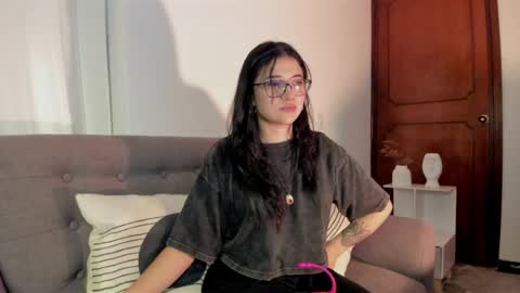 Snapshot of petitesophi chatting on June 12, 11:14 pm Sofa online show from June 12, 11:14 pm