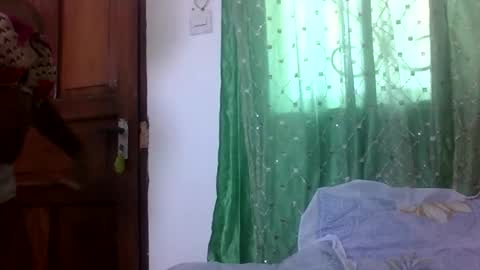 petitesweetchiq online show from September 29, 9:03 am