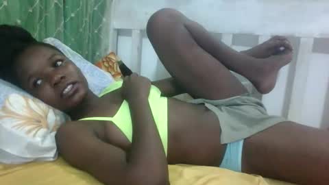 petitesweetchiq online show from October 1, 10:05 pm