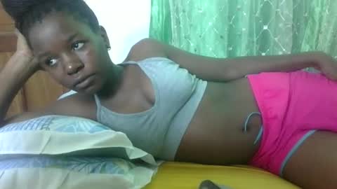 petitesweetchiq online show from October 4, 11:30 am