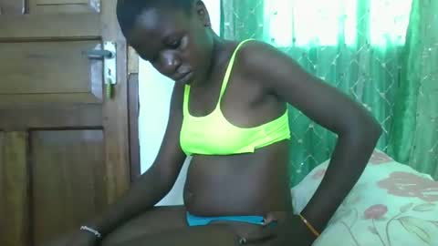 petitesweetchiq online show from December 16, 7:13 am