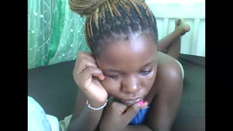 petitesweetchiq online show from February 13, 8:54 am