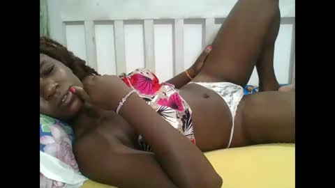 petitesweetchiq online show from March 5, 8:05 pm