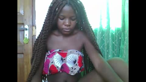 petitesweetchiq online show from March 8, 6:28 am