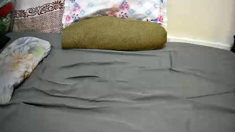 Snapshot of petitetasha chatting on December 1, 7:24 am petitetasha online show from December 1, 7:24 am