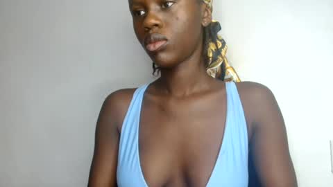 petitgirl88 online show from July 18, 5:44 am