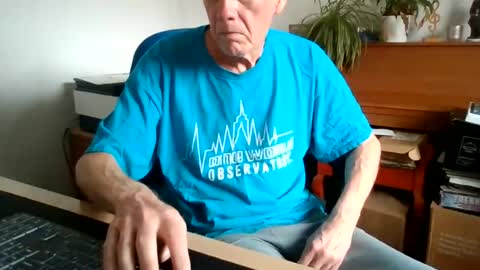 Snapshot of petitwilly chatting on June 18, 9:58 am petitwilly online show from June 18, 9:58 am