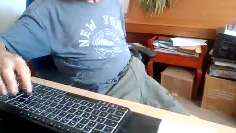 Snapshot of petitwilly chatting on June 29, 7:58 am petitwilly online show from June 29, 7:58 am