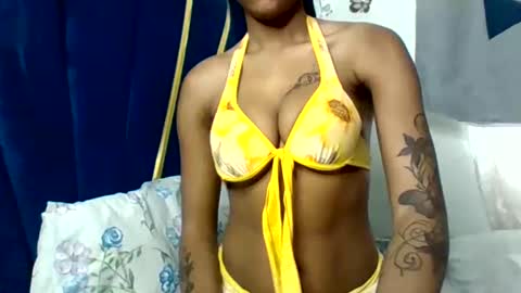 Snapshot of pettite_babe chatting on December 18, 4:53 am Arielle online show from December 18, 4:53 am