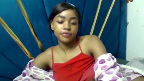 Snapshot of pettite_babe chatting on January 8, 4:23 am Arielle online show from January 8, 4:23 am