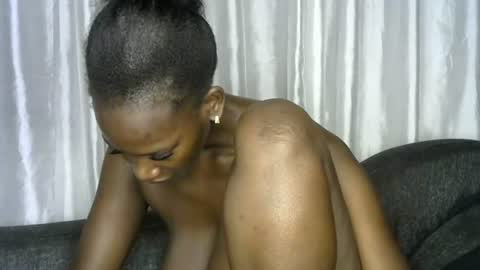 Snapshot of pettite_cora1 chatting on June 17, 4:52 pm pettite_cora1 online show from June 17, 4:52 pm