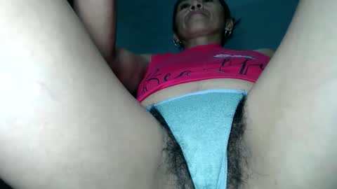 Snapshot of petyte83 chatting on May 31, 9:16 am petyte83 online show from May 31, 9:16 am