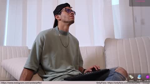 Snapshot of phantom_bigger1 chatting on December 6, 9:02 pm phantom_bigger1 online show from December 6, 9:02 pm