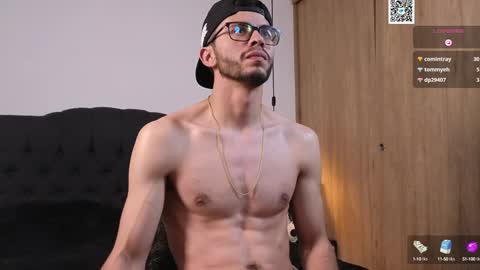 Snapshot of phantom_bigger1 chatting on January 8, 2:46 pm phantom_bigger1 online show from January 8, 2:46 pm