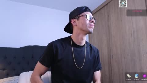 Snapshot of phantom_bigger1 chatting on January 14, 4:08 pm phantom_bigger1 online show from January 14, 4:08 pm