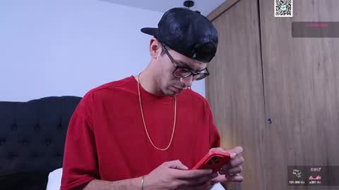 Snapshot of phantom_bigger1 chatting on January 15, 2:02 pm phantom_bigger1 online show from January 15, 2:02 pm