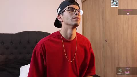 Snapshot of phantom_bigger1 chatting on January 16, 1:36 pm phantom_bigger1 online show from January 16, 1:36 pm