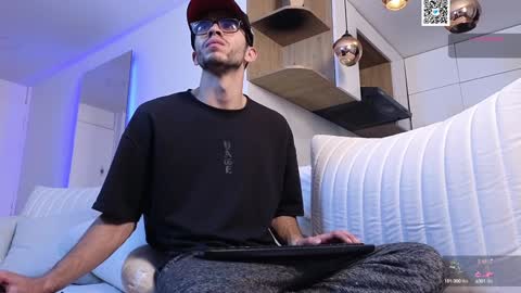 Snapshot of phantom_bigger1 chatting on January 30, 11:11 am phantom_bigger1 online show from January 30, 11:11 am