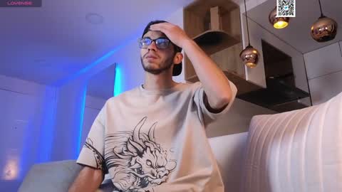 Snapshot of phantom_bigger1 chatting on February 4, 10:54 am phantom_bigger1 online show from February 4, 10:54 am