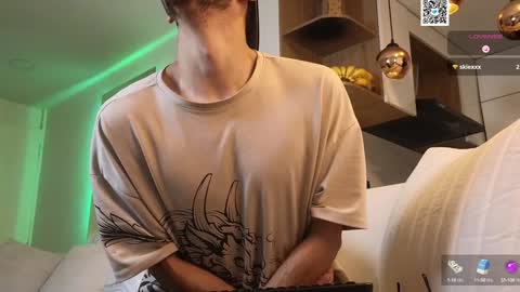 Snapshot of phantom_bigger1 chatting on February 5, 11:23 am phantom_bigger1 online show from February 5, 11:23 am