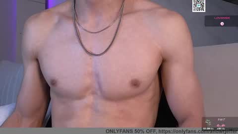 Snapshot of phantom_bigger1 chatting on February 21, 5:42 pm phantom_bigger1 online show from February 21, 5:42 pm