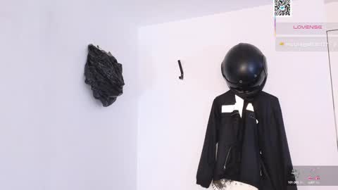 Snapshot of phantom_bigger1 chatting on March 12, 2:01 pm phantom_bigger1 online show from March 12, 2:01 pm