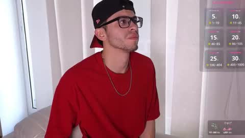 Snapshot of phantom_bigger1 chatting on September 17, 1:35 pm phantom_bigger1 online show from September 17, 1:35 pm