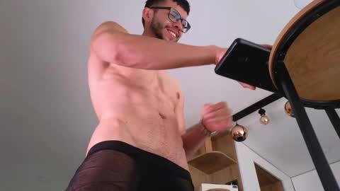 Snapshot of phantom_bigger1 chatting on November 5, 1:44 pm phantom_bigger1 online show from November 5, 1:44 pm