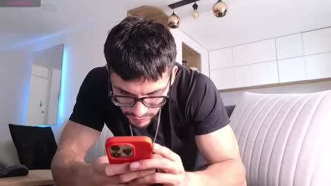 Snapshot of phantom_bigger1 chatting on November 26, 1:56 pm phantom_bigger1 online show from November 26, 1:56 pm