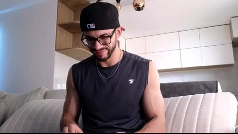 phantom_bigger1 online show from December 20, 6:48 pm