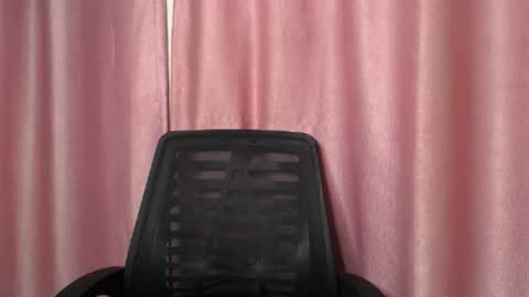 Snapshot of phat_pussylips chatting on February 13, 1:12 am tatiana online show from February 13, 1:12 am