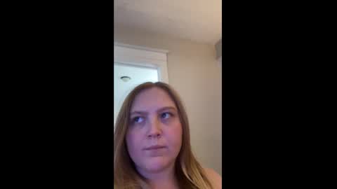 Snapshot of phatassblond chatting on January 13, 8:26 pm PhatAssBlond online show from January 13, 8:26 pm