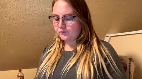 Snapshot of phatassblond chatting on February 4, 3:54 am PhatAssBlond online show from February 4, 3:54 am